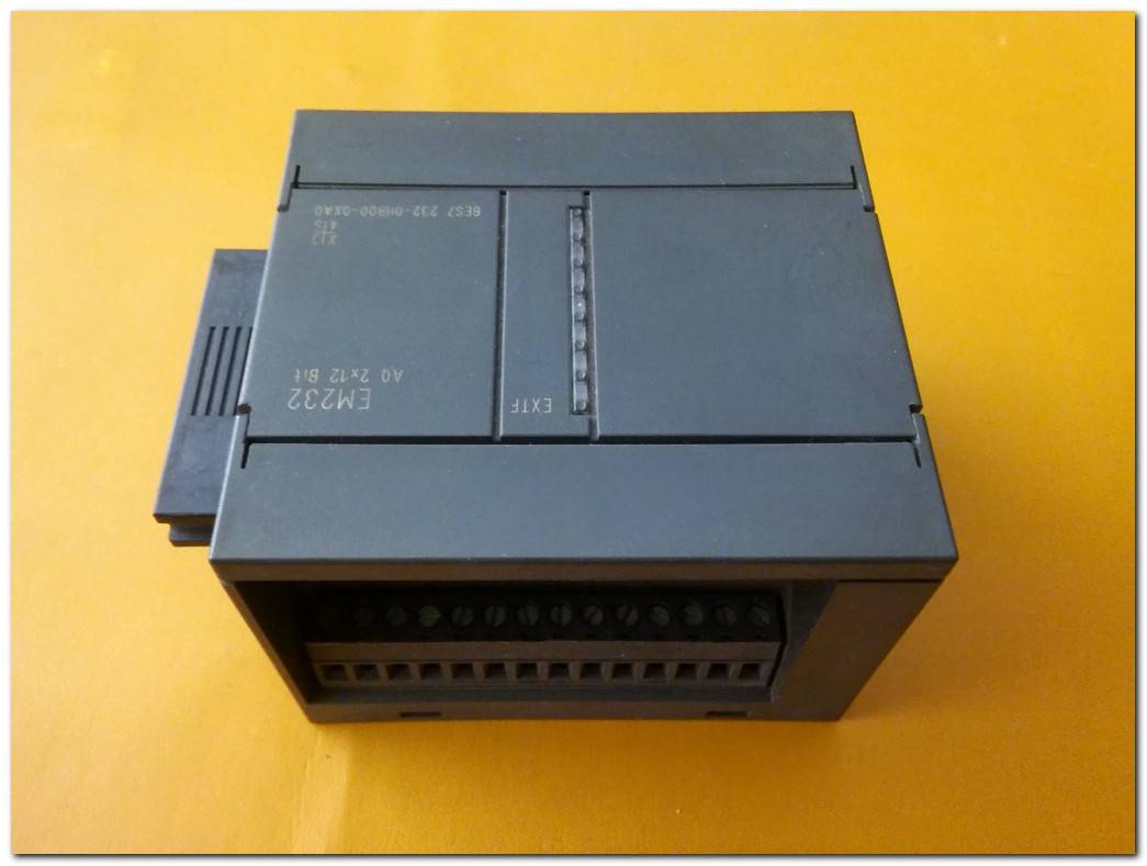 SIEMENS 6ES7 232-0HB00-0XA0 6ES7 232-0HB00-0XA0 EM232 ANALOG OUTPUT MODULE PLC