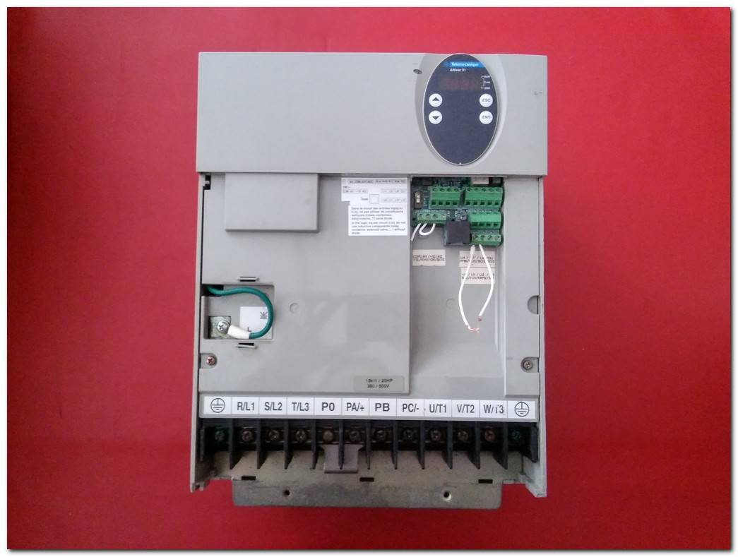 TELEMECANİQUE ATV31HD15N4 ATV31 15KW SCHNEİDER SÜRÜCÜ