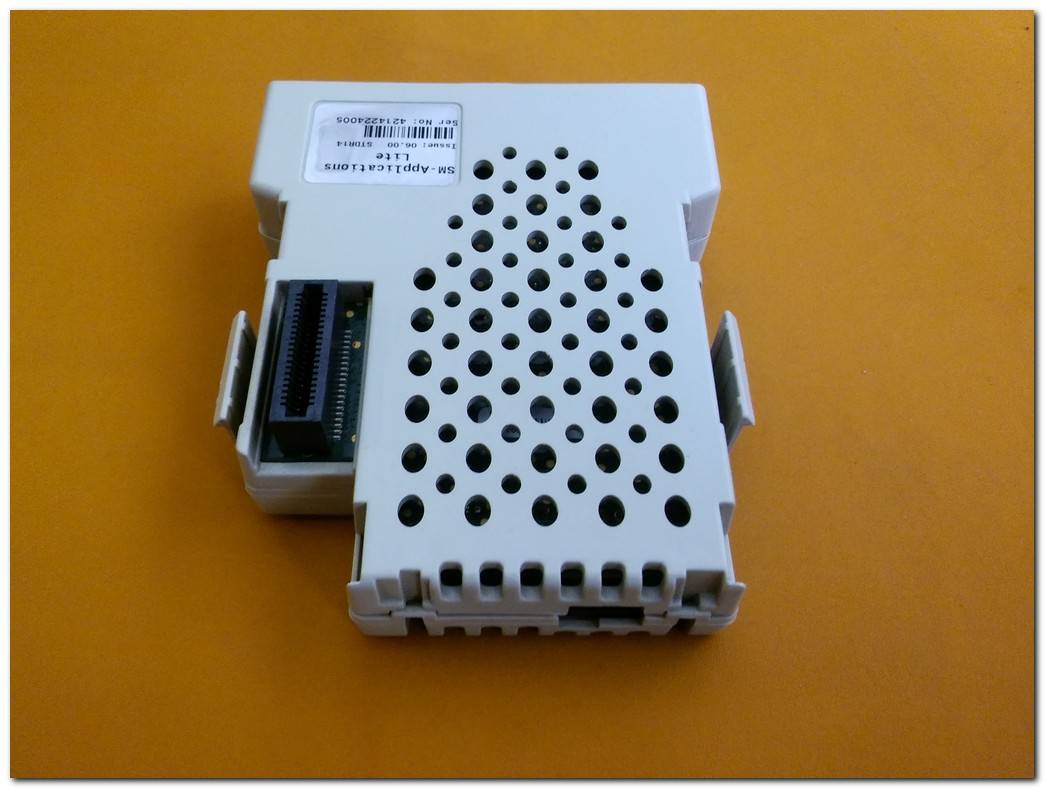 CONTROL TECHNIQUES SM-APPLİCATİONS LİTE STDU43 MODULE UT70 ISS 07 00 ISS.07.00 SIDE 1 MODÜL