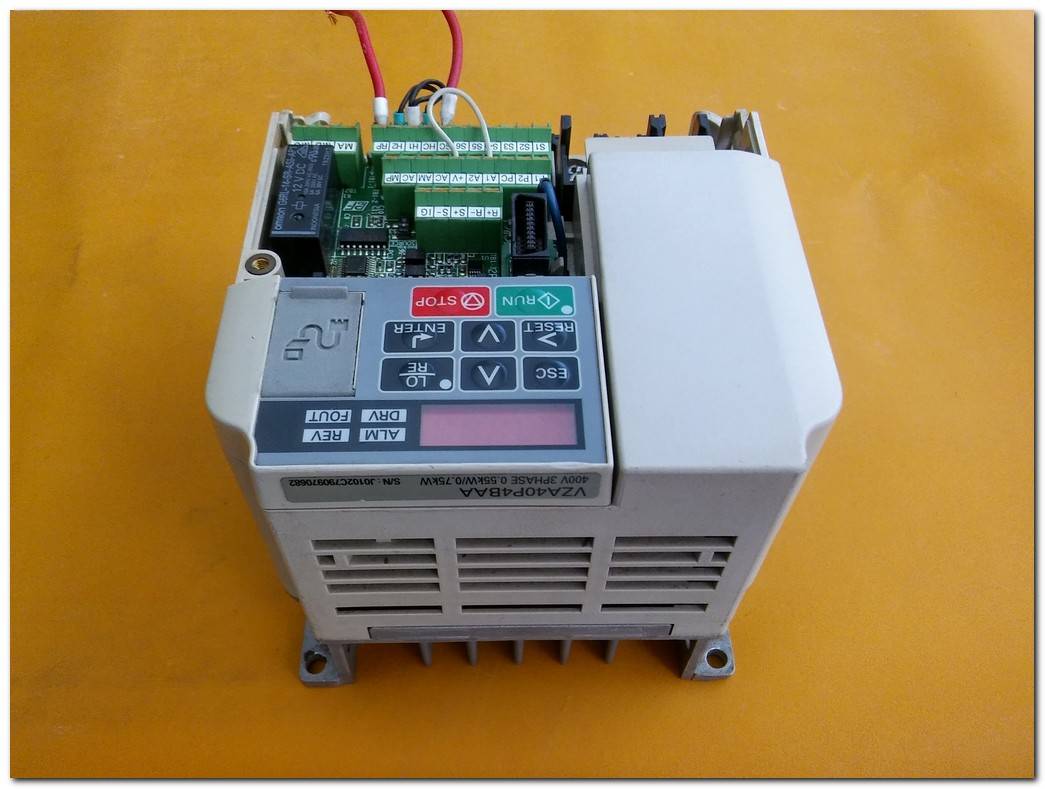 YASKAWA VZA40P4BAA 0,55KW-0,75KW SÜRÜCÜ 0,55 KW - 0,75 KW INVERTER