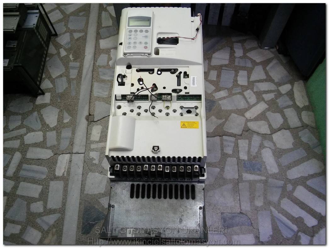 ABB ACS800-01-0050-3+D150+K458 ACS800-01-0050-3 86A 45 KW SÜRÜCÜ