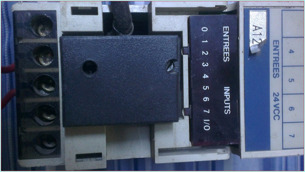 TELEMECANİQUE TSX DEF812 GİRİŞ MODÜLÜ