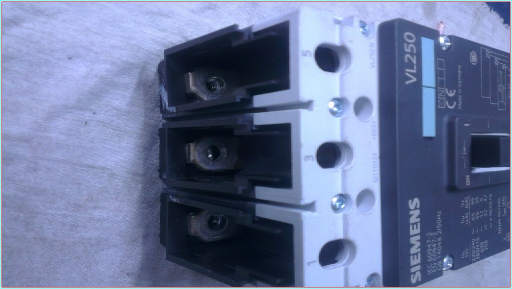 SIEMENS 3VL3725-1AA34-0AA0 3VL9325-7DC35 VL250