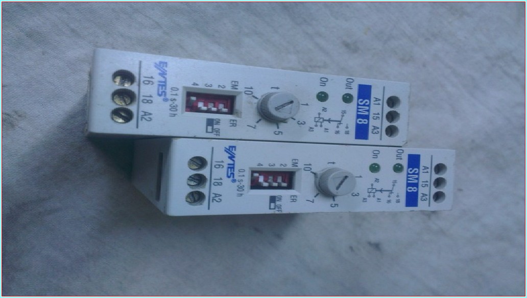 ENTES SM8 0,1 SN - 30 SAAT ELEKTRONİK ÇOK FONKSİYONLU ZAMAN RÖLESİ