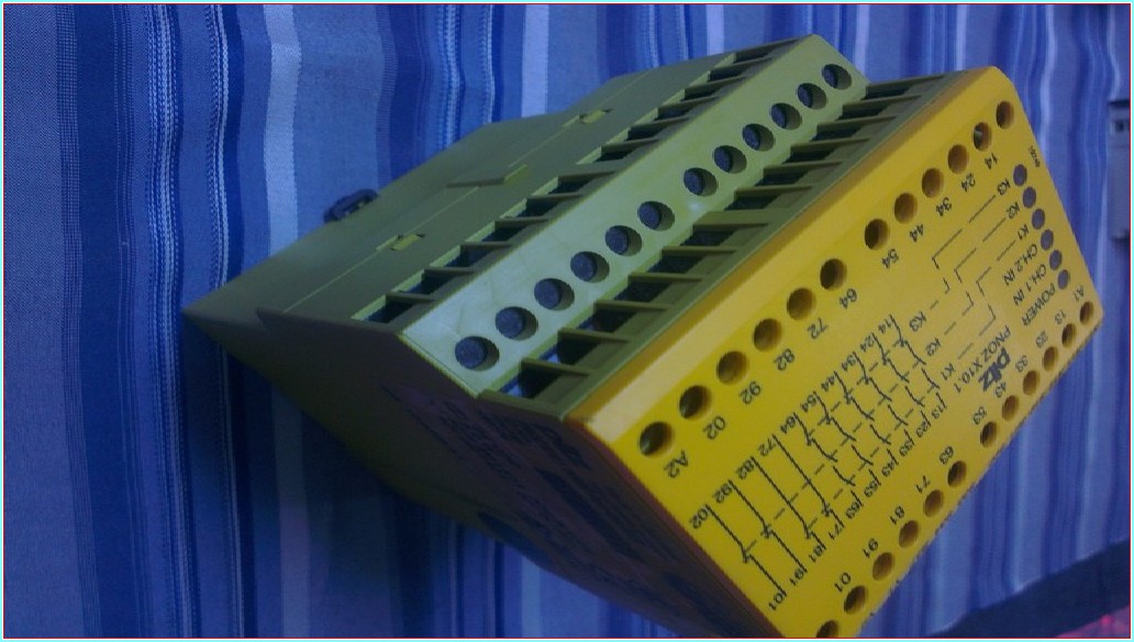 PİLZ PNOZ X10.1 24VDC 6N/O 4N/C 6LED EMNİYET RÖLESİ