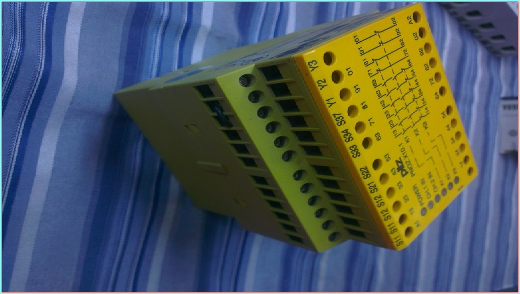 PİLZ PNOZ X10.1 24VDC 6N/O 4N/C 6LED EMNİYET RÖLESİ