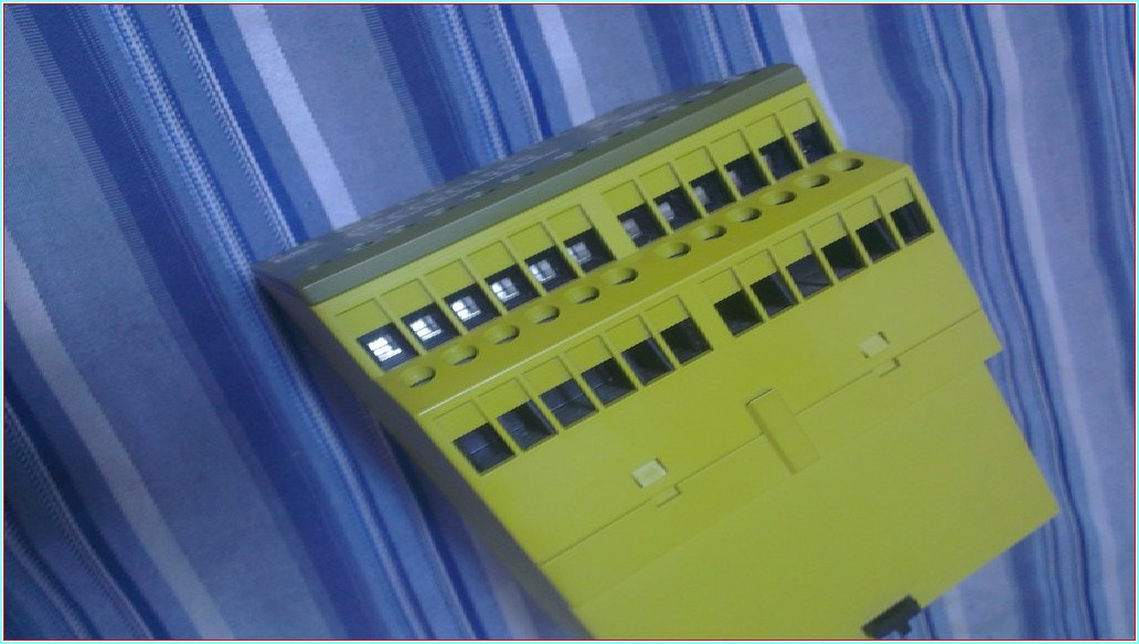 PİLZ PNOZ 10 24VDC SIFIR KUTULU EMNİYET RÖLESİ