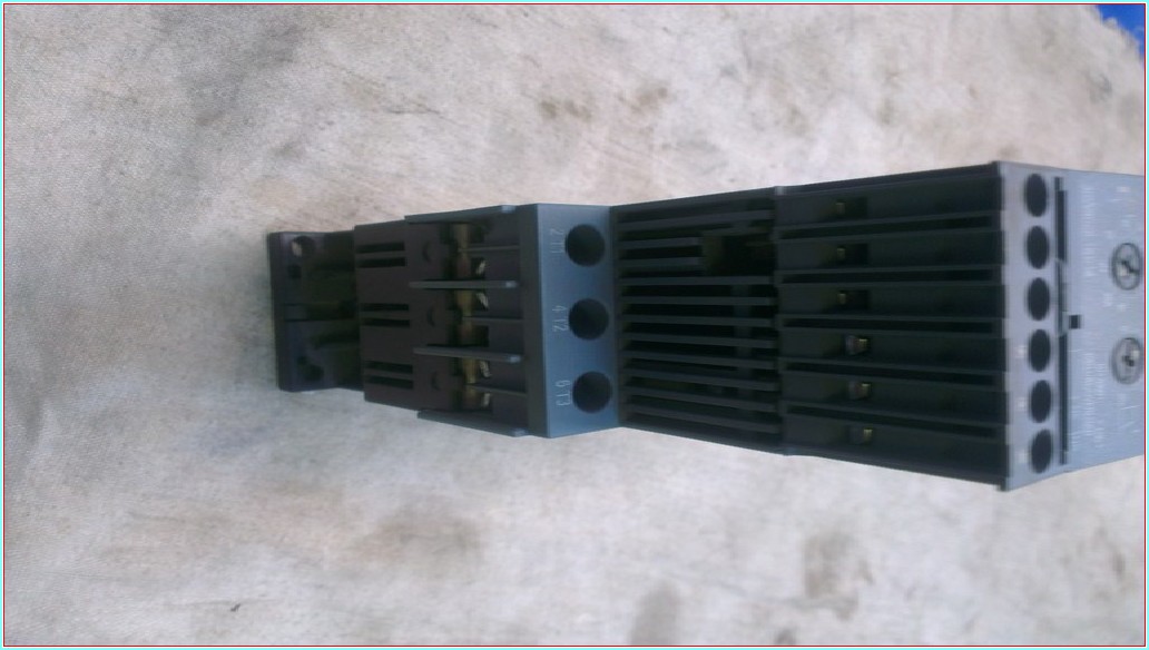 SIEMENS 3RW4026-1BB14 11KW KONTAK BOBİNİ 220V YUMUŞAK YOL VERME SOFTSTARTER