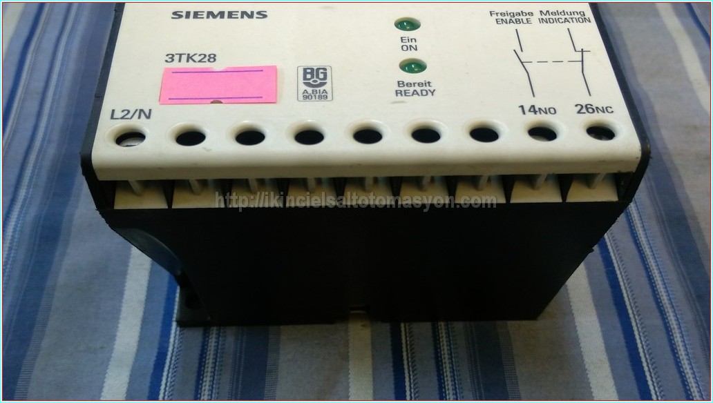 SIEMENS 3TK2802-0AC2 EMNİYET RÖLESİ