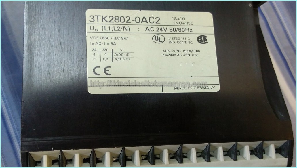 SIEMENS 3TK2802-0AC2 EMNİYET RÖLESİ