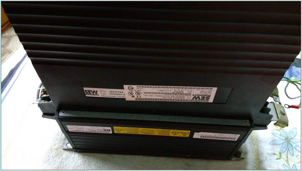 SEW EURODRIVE MDS60A0055-5A3-4-00 8,7KVA 12,5A SÜRÜCÜ