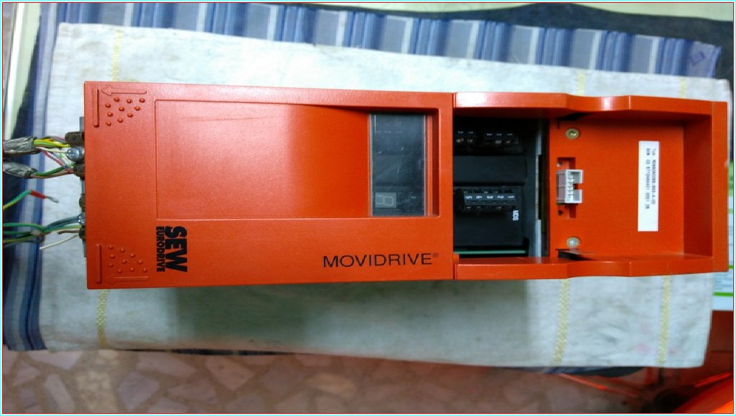 SEW EURODRIVE MDS60A0055-5A3-4-00 8,7KVA 12,5A SÜRÜCÜ