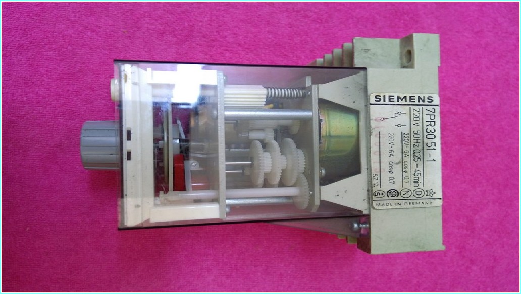 SIEMENS 7PR3051-1 ÇOK FONKSİYONLU ZAMAN SAATİ