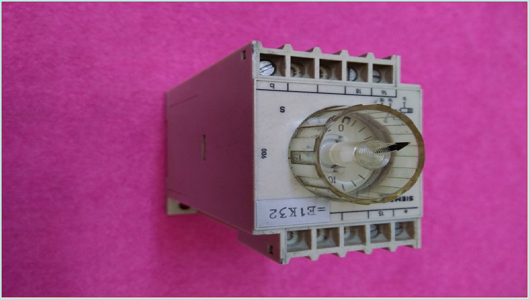 SIEMENS 7PR2200-1GC ZAMAN SAATİ
