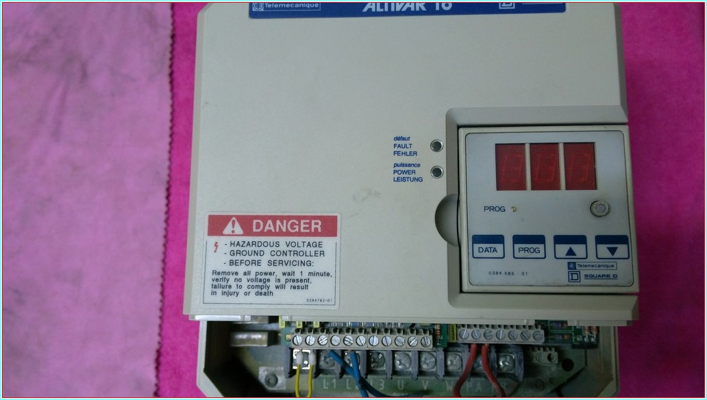 TELEMECANİQUE ATV16U09M2 0,37KW 2,1A SÜRÜCÜ