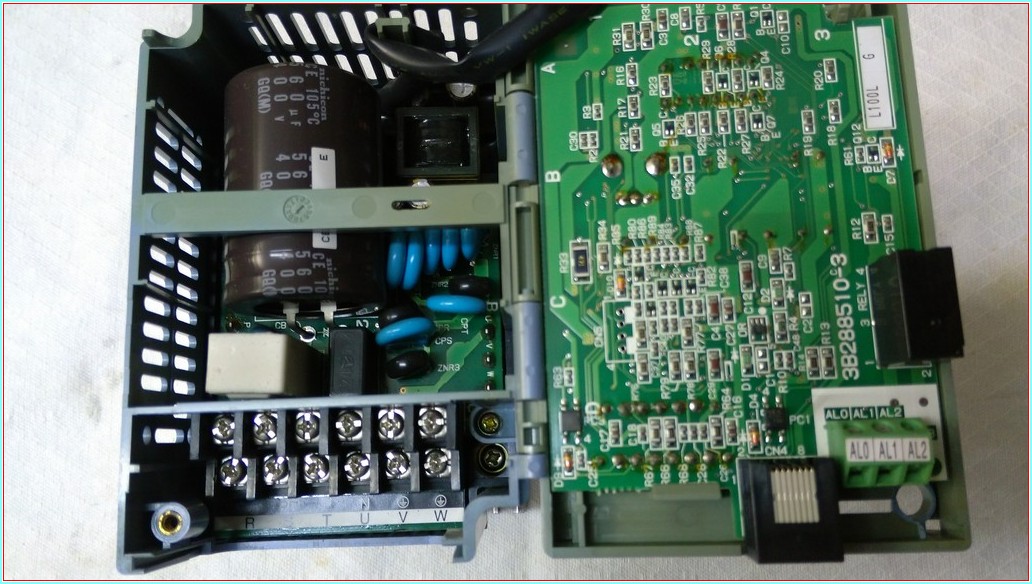 HITACHI L100-007LFR 0,75KW 4A SÜRÜCÜ INVERTER