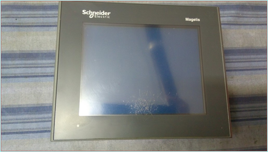 SCHNEİDER XBTGT2110 MAGELİS HMI TOUCH PANEL GRAPHİC TERMİNAL OPERATÖR PANEL