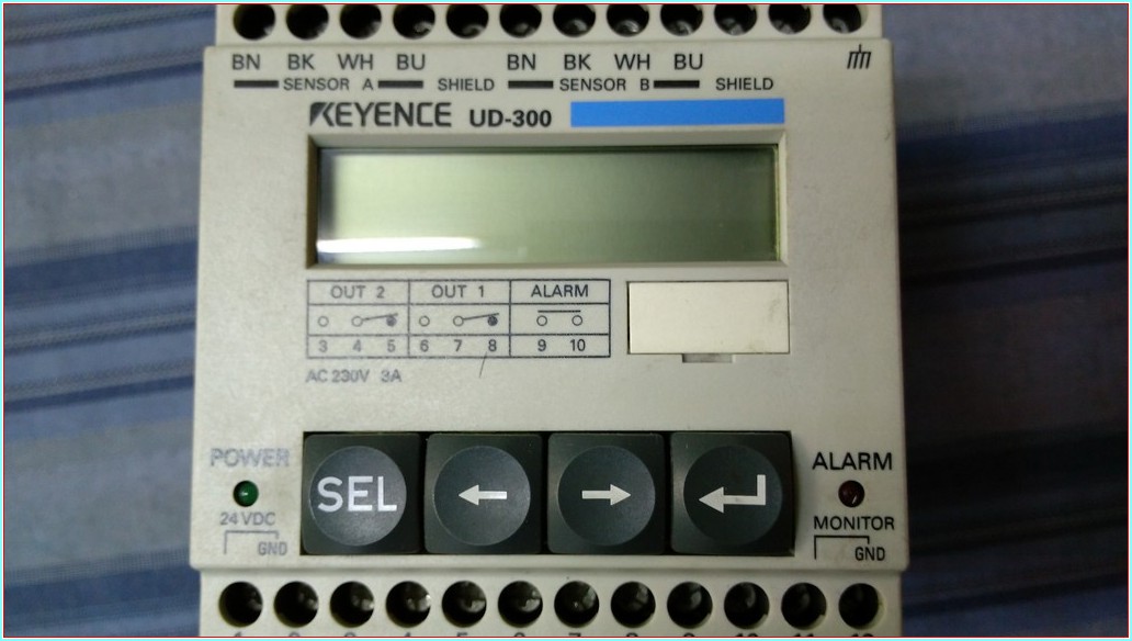 KEYENCE UD-300 ULTRASONİK DEPLASMAN SENSÖRÜ