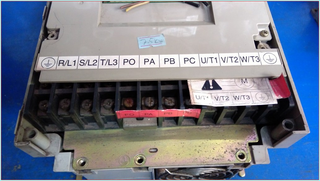 SCHNEİDER ATV28HD12N4 7,5KW SÜRÜCÜ INVERTER DRIVER