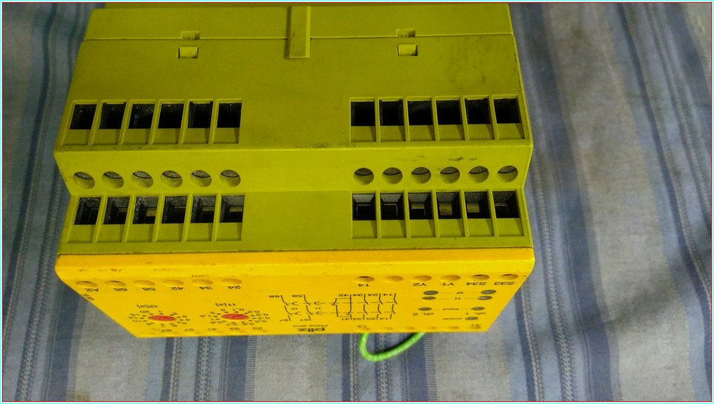PİLZ PNOZ 2VQ 24VDC 3N/O 1N/C 2N/O T EMNİYET RÖLESİ
