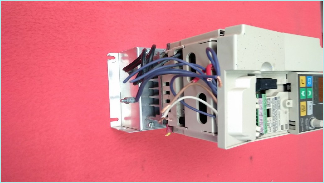 OMRON 3G3MV-A4004 1,4KVA 2,4A 380VAC SÜRÜCÜ INVERTER