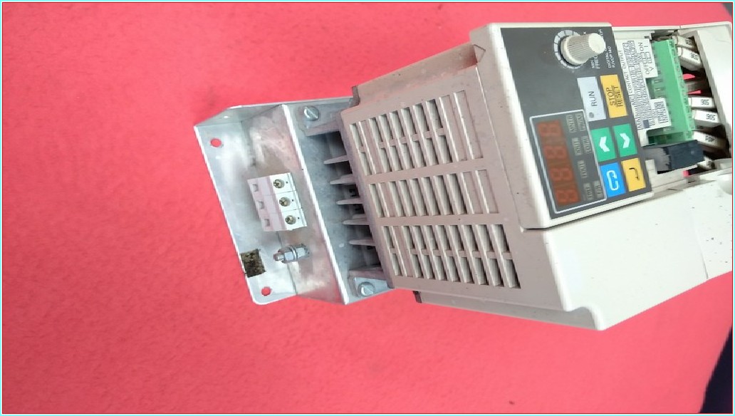 OMRON 3G3MV-A4004 1,4KVA 2,4A 380VAC SÜRÜCÜ INVERTER