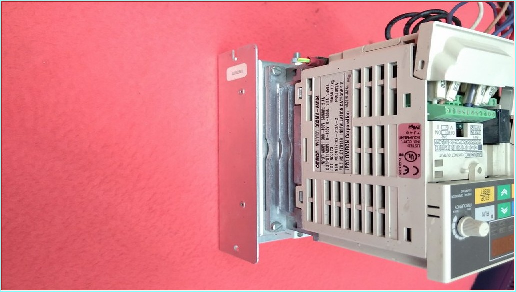 OMRON 3G3MV-A4004 1,4KVA 2,4A 380VAC SÜRÜCÜ INVERTER