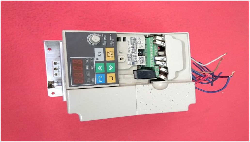OMRON 3G3MV-A4004 1,4KVA 2,4A 380VAC SÜRÜCÜ INVERTER