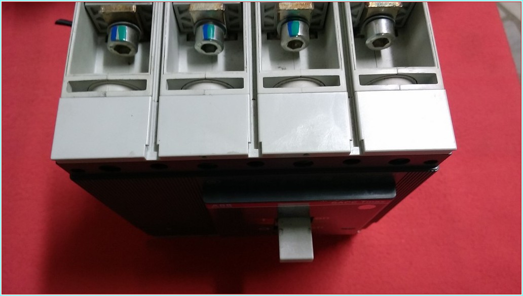 ABB TMAX T5N 400 400A 4 KUTUPLU SACE TMAX TMŞ ŞALTER DEVRE KESİCİ