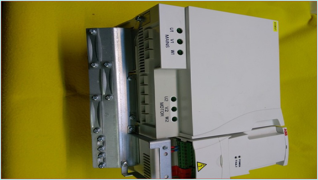 ABB ACS310-03E-48A4-4 22KW 48,4A SIFIR KUTUSUZ SÜRÜCÜ ACS310 22KW