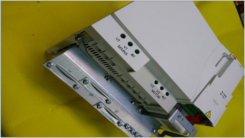 ABB ACS310-03E-48A4-4 22KW 48,4A SIFIR KUTUSUZ SÜRÜCÜ ACS310 22KW