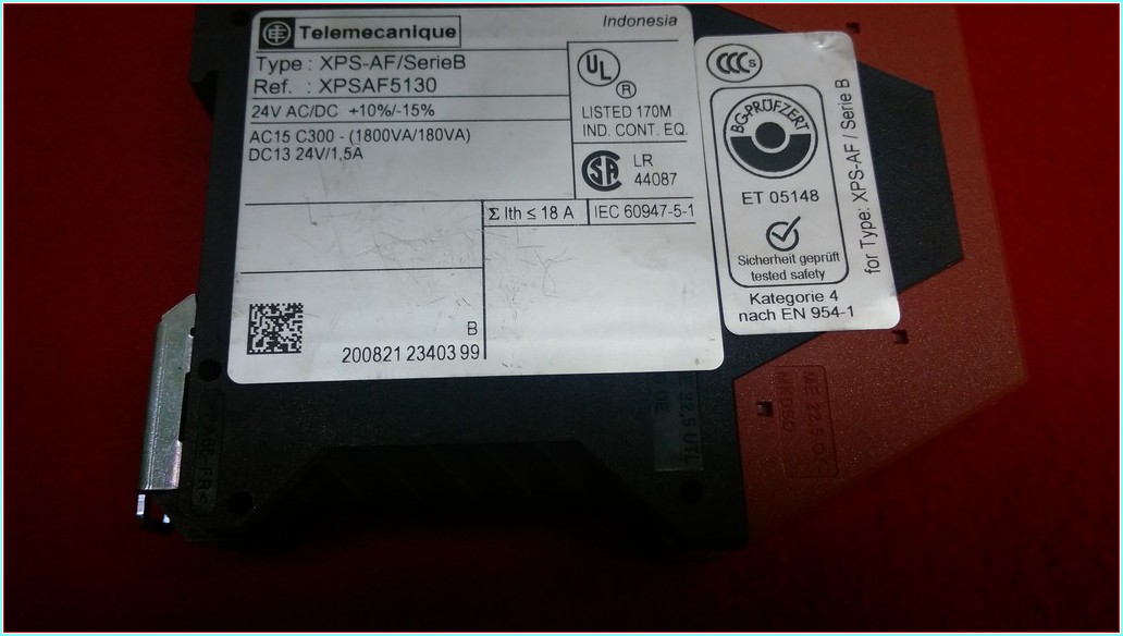 TELEMECANİQUE XPSAF5130 XPS-AF PREVENTA 3 GÜVENLİKLİ AYARLANABİLİR EMNİYET RÖLESİ
