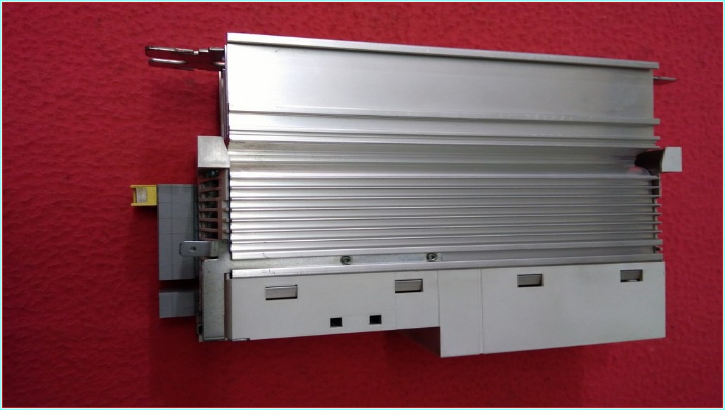 LENZE E82EV751-4C E82EV751K4C 13127094  8200 0,75KW E82EV751  380V SÜRÜCÜ