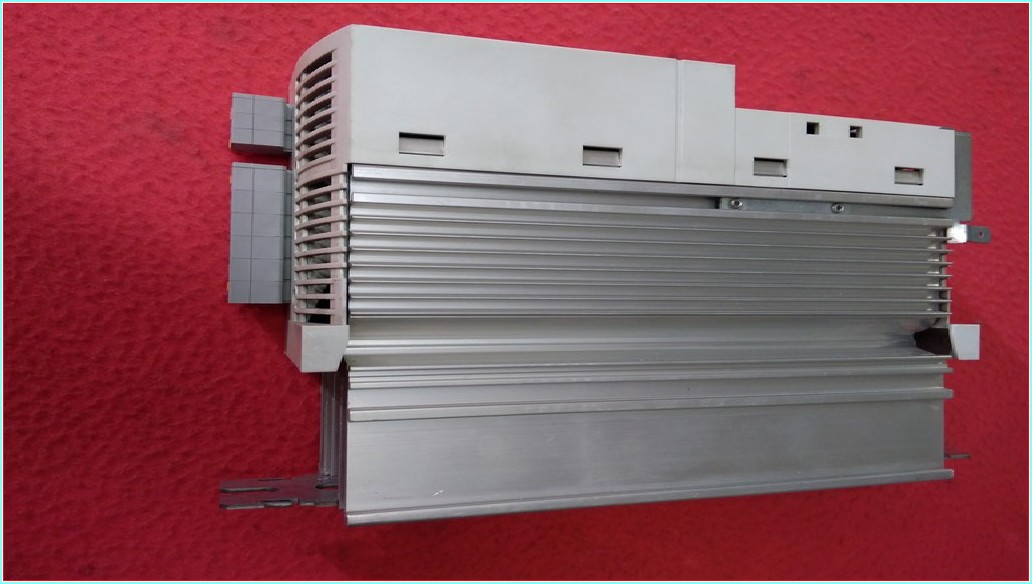 LENZE E82EV751-4C E82EV751K4C 13127094  8200 0,75KW E82EV751  380V SÜRÜCÜ