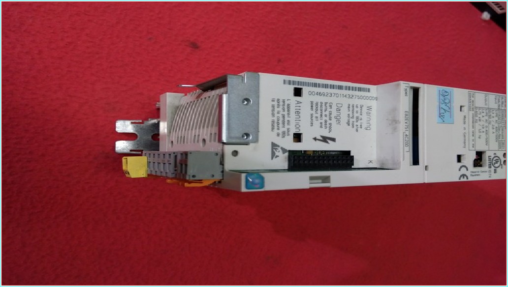 LENZE E82EV751-4C E82EV751K4C 13127094  8200 0,75KW E82EV751  380V SÜRÜCÜ