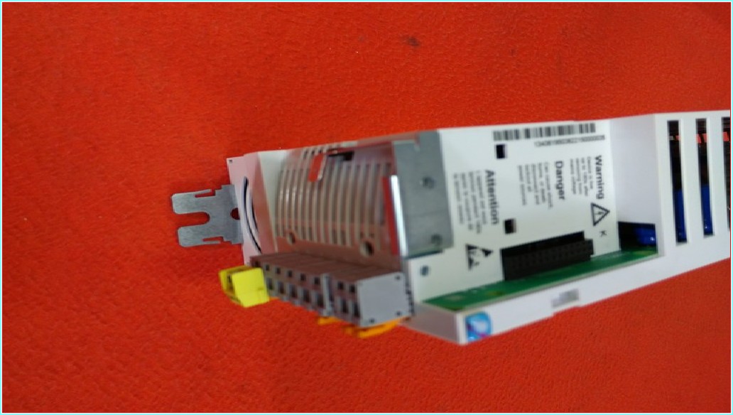 LENZE E82EV222-4C E82EV222-4B 8200 2,2KW 3HP  INPUT 380 SIFIR  SÜRÜCÜ