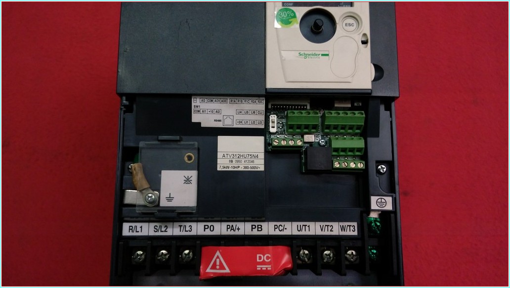 SCHNEİDER ATV312HU75N4 7,5KW 17A SÜRÜCÜ