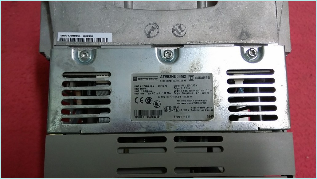 TELEMECANİQUE ATV58HU09M2 0,37KW SÜRÜCÜ