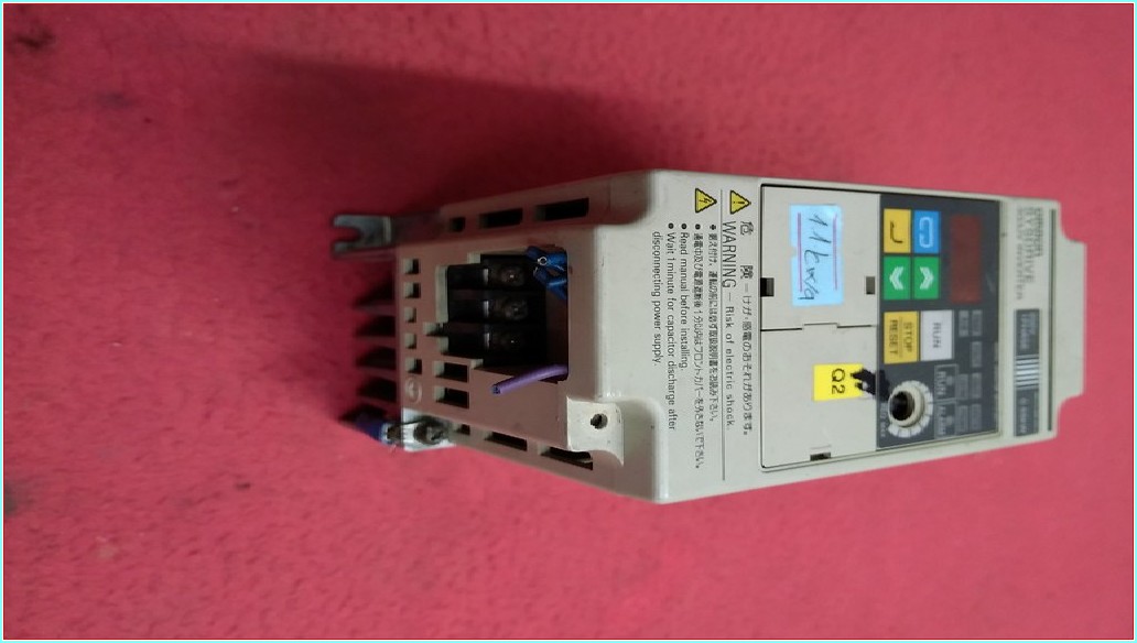OMRON 3G3JV-AB004 1,1KVA 7,4A  SÜRÜCÜ INVERTER
