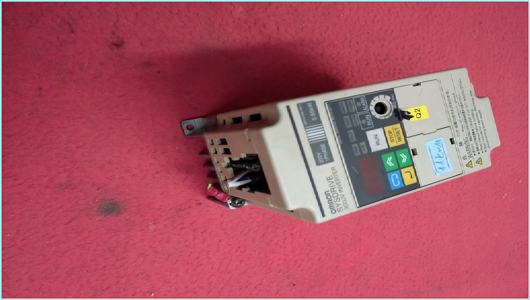 OMRON 3G3JV-AB004 1,1KVA 7,4A  SÜRÜCÜ INVERTER