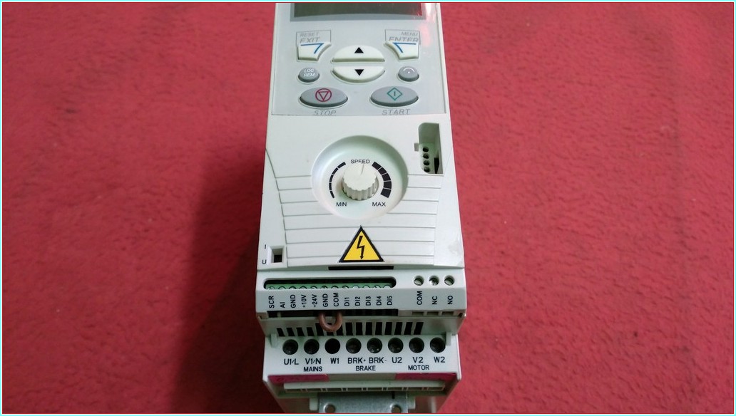 ABB ACS150-01E-04A7-2 0,75KW 4,7A SIFIR KUTULU SÜRÜCÜ 0,75 KW INVERTER DRIVER
