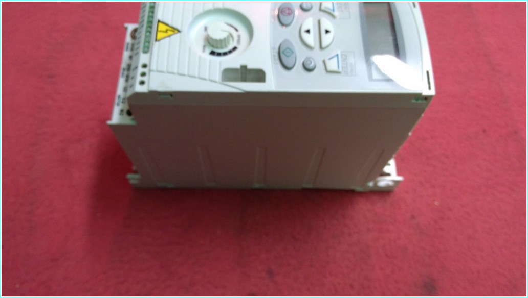 ABB ACS150-01E-04A7-2 0,75KW 4,7A SIFIR KUTULU SÜRÜCÜ 0,75 KW INVERTER DRIVER