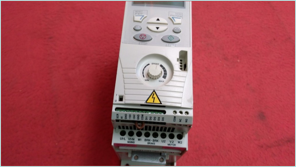 ABB ACS150-01E-04A7-2 0,75KW 4,7A SIFIR KUTULU SÜRÜCÜ 0,75 KW INVERTER DRIVER