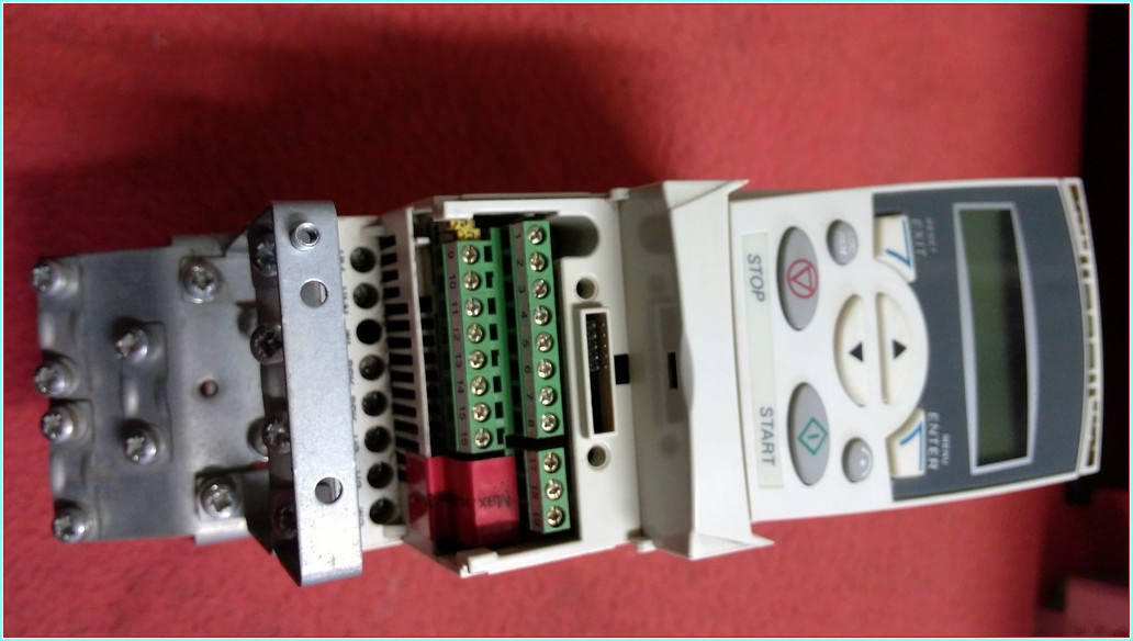 ABB ACS350-01E-04A7-2 0,75KW SÜRÜCÜ INVERTER ACS350 0.75 KW DRIVER