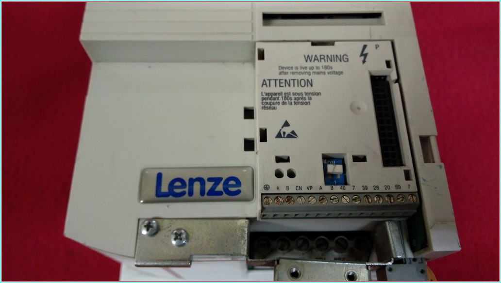 LENZE E82EV113_4C200 E82EV113_4C E82EV113-4C200 8200 11,0KW 15,0HP  SÜRÜCÜ