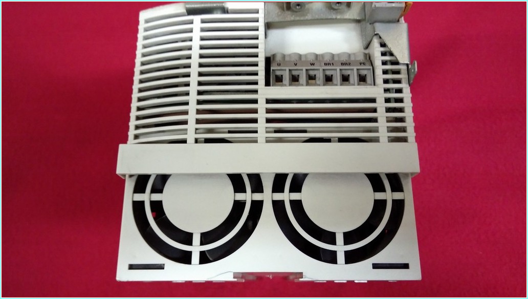 LENZE E82EV113_4C200 E82EV113_4C E82EV113-4C200 8200 11,0KW 15,0HP  SÜRÜCÜ