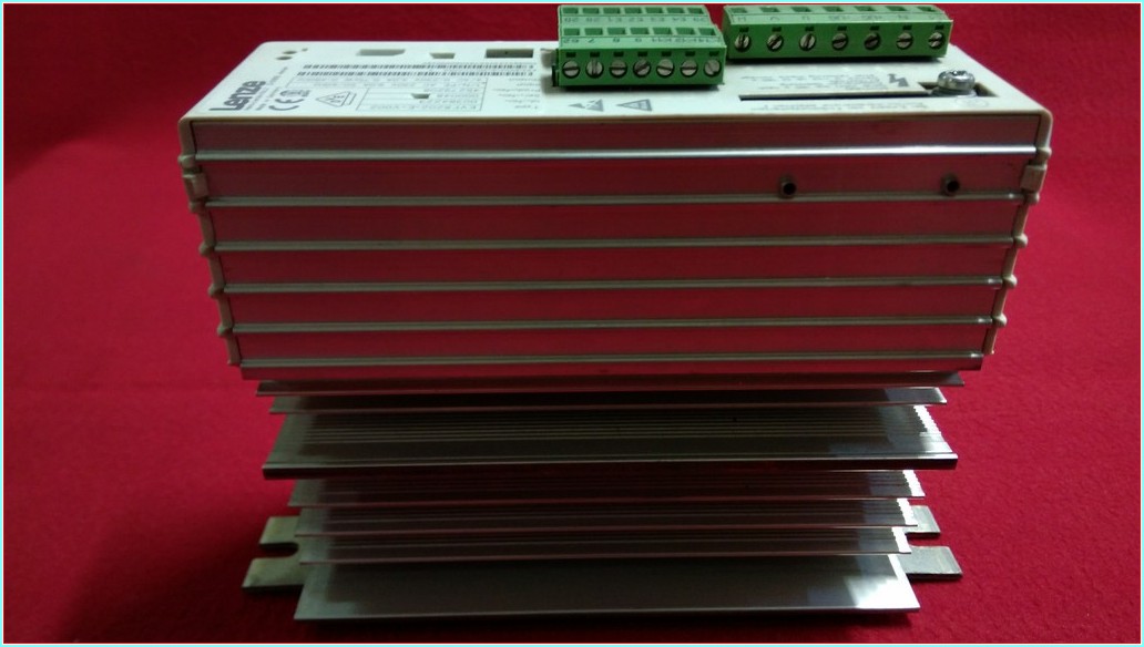 LENZE EVF8202-E-V002 0,75KW 4,0A SERVO SÜRÜCÜ INVERTER DRIVER HIZ KONTROL CİHAZI