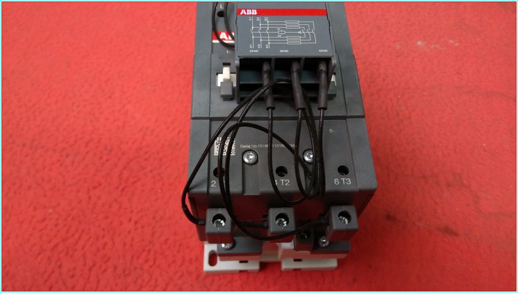 ABB UA110-30RA 80KVAR 220V KONTAK BOBİNLİ SIFIR KONTAKTÖR