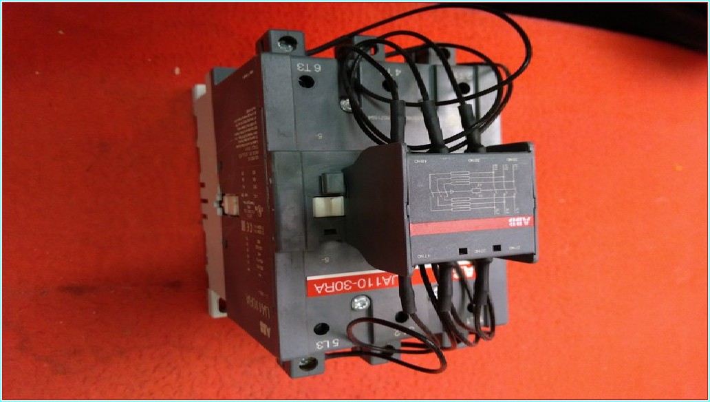 ABB UA110-30RA 80KVAR 220V KONTAK BOBİNLİ SIFIR KONTAKTÖR