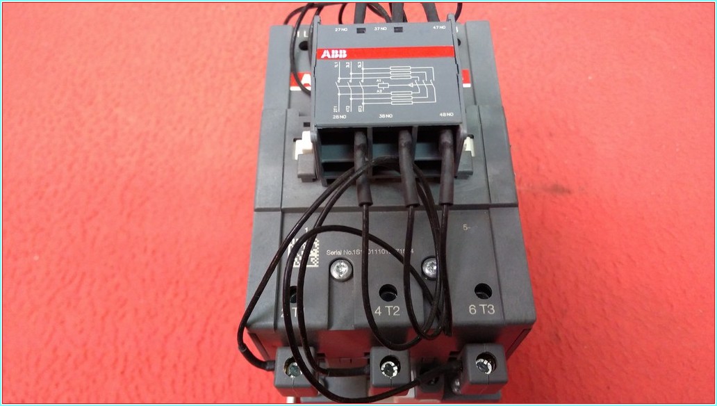 ABB UA110-30RA 80KVAR 220V KONTAK BOBİNLİ SIFIR KONTAKTÖR